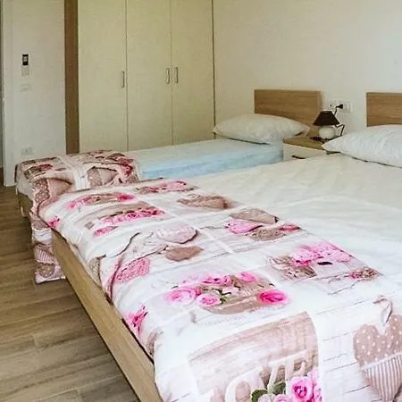 Condominio Giardino شقة