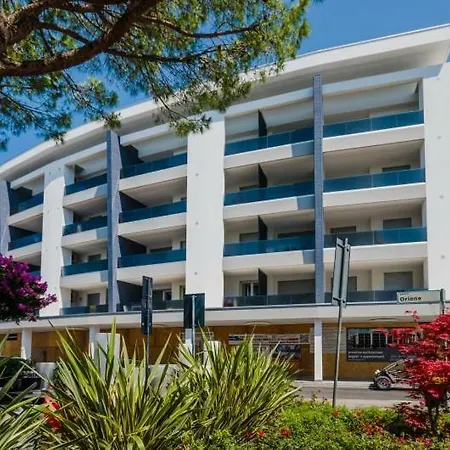 Condominio Giardino 아파트 *