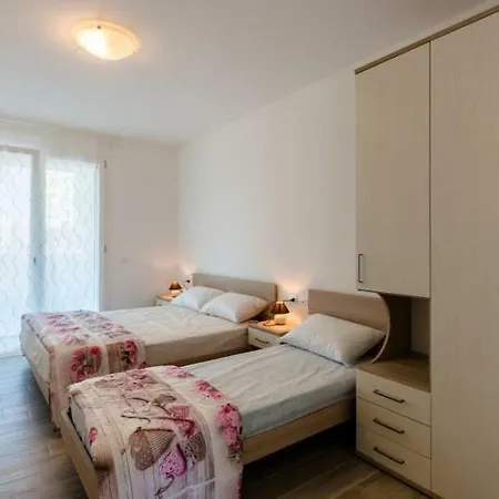 Condominio Giardino アパート